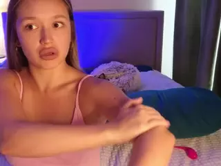 KiraMegan's Live Sex Cam Show