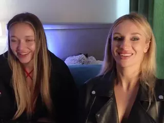 KiraMegan's Live Sex Cam Show