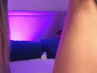 KiraMegan's Live Sex Cam Show