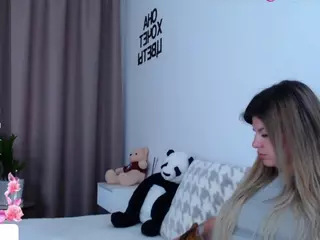 Asti757's Live Sex Cam Show
