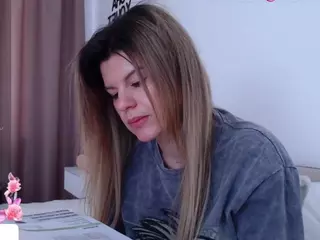 Asti757's Live Sex Cam Show