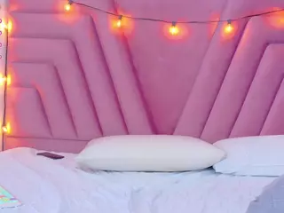 hornybarelylegalgirl's Live Sex Cam Show