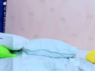hornybarelylegalgirl's Live Sex Cam Show