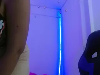 Chloee-Hott's Live Sex Cam Show
