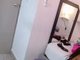 Chloee-Hott's Live Sex Cam Show