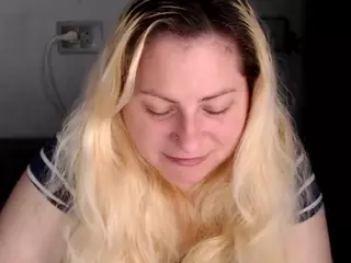 candycream17's Live Sex Cam Show