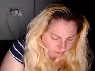 candycream17's Live Sex Cam Show
