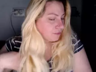 candycream17's Live Sex Cam Show