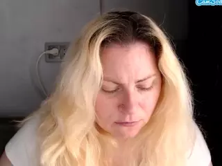 candycream17's Live Sex Cam Show