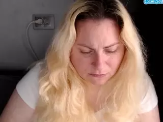 candycream17's Live Sex Cam Show