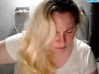 candycream17's Live Sex Cam Show
