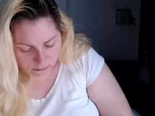 candycream17's Live Sex Cam Show