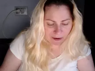 candycream17's Live Sex Cam Show