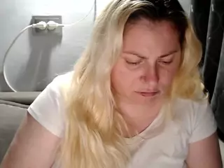 candycream17's Live Sex Cam Show