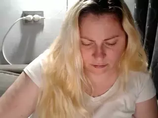 candycream17's Live Sex Cam Show
