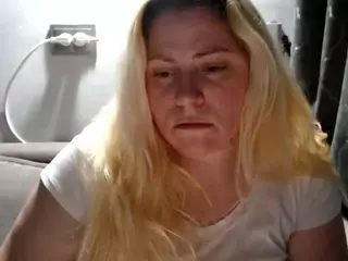 candycream17's Live Sex Cam Show