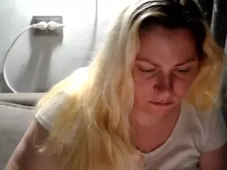 candycream17's Live Sex Cam Show