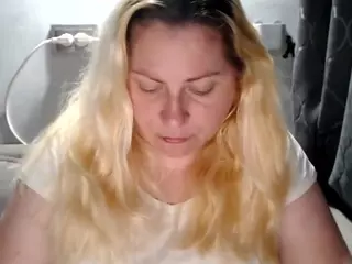 candycream17's Live Sex Cam Show