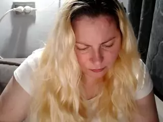 candycream17's Live Sex Cam Show