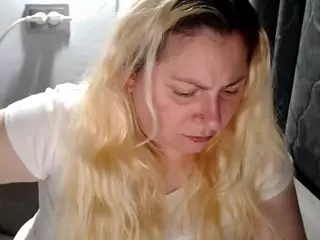candycream17's Live Sex Cam Show