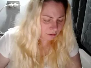 candycream17's Live Sex Cam Show