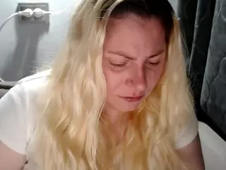candycream17's Live Sex Cam Show