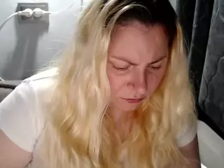 candycream17's Live Sex Cam Show