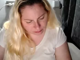 candycream17's Live Sex Cam Show