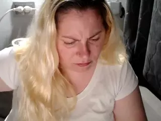 candycream17's Live Sex Cam Show
