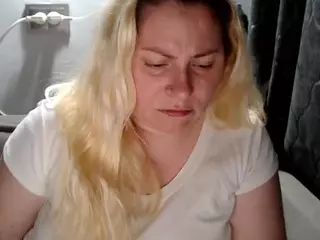 candycream17's Live Sex Cam Show