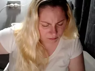 candycream17's Live Sex Cam Show