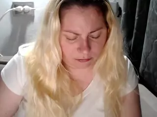 candycream17's Live Sex Cam Show