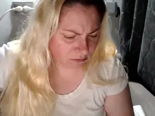 candycream17's Live Sex Cam Show