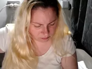 candycream17's Live Sex Cam Show