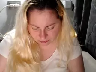 candycream17's Live Sex Cam Show