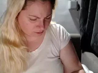 candycream17's Live Sex Cam Show