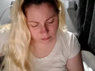 candycream17's Live Sex Cam Show