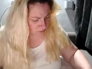 candycream17's Live Sex Cam Show
