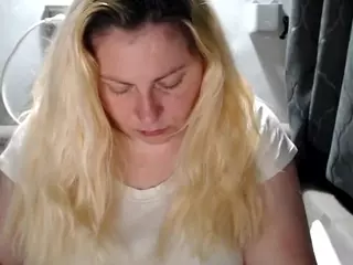 candycream17's Live Sex Cam Show