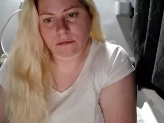 candycream17's Live Sex Cam Show