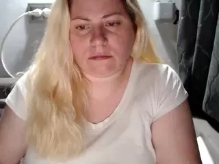 candycream17's Live Sex Cam Show