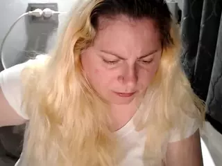 candycream17's Live Sex Cam Show