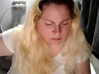 candycream17's Live Sex Cam Show