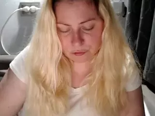 candycream17's Live Sex Cam Show