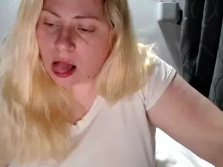 candycream17's Live Sex Cam Show