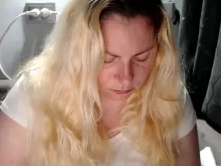 candycream17's Live Sex Cam Show