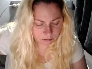 candycream17's Live Sex Cam Show