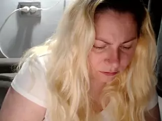 candycream17's Live Sex Cam Show