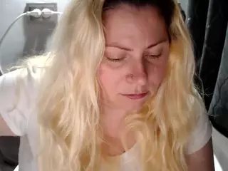 candycream17's Live Sex Cam Show