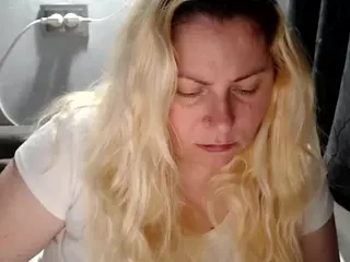 candycream17's Live Sex Cam Show